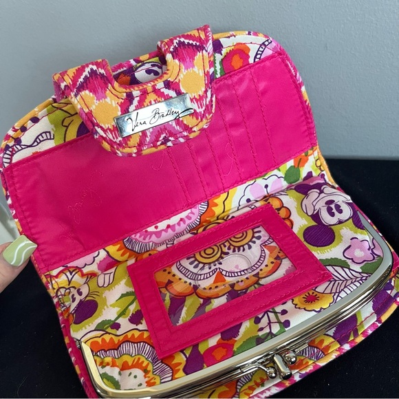 Disney Vera Bradley Bouncing Bouquet Snap‑n‑Kiss Wallet – NWOT - Picture 4 of 11